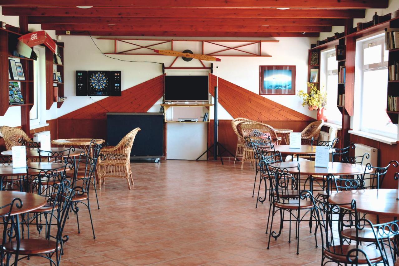 Matko Airport Es Elmenykoezpont B&B 외부 사진
